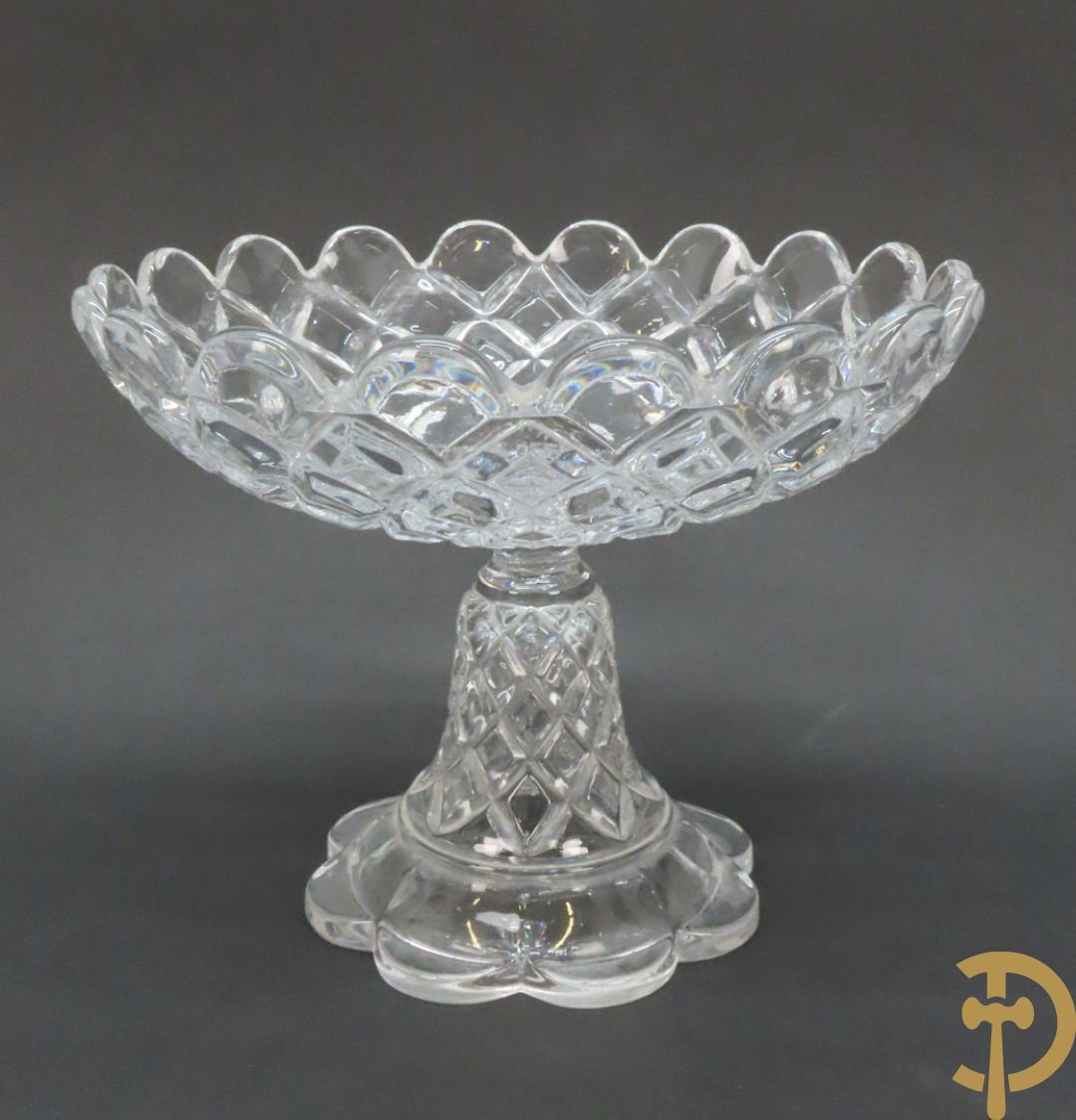 Paar geperste glazen Baccarat fruitcoupes