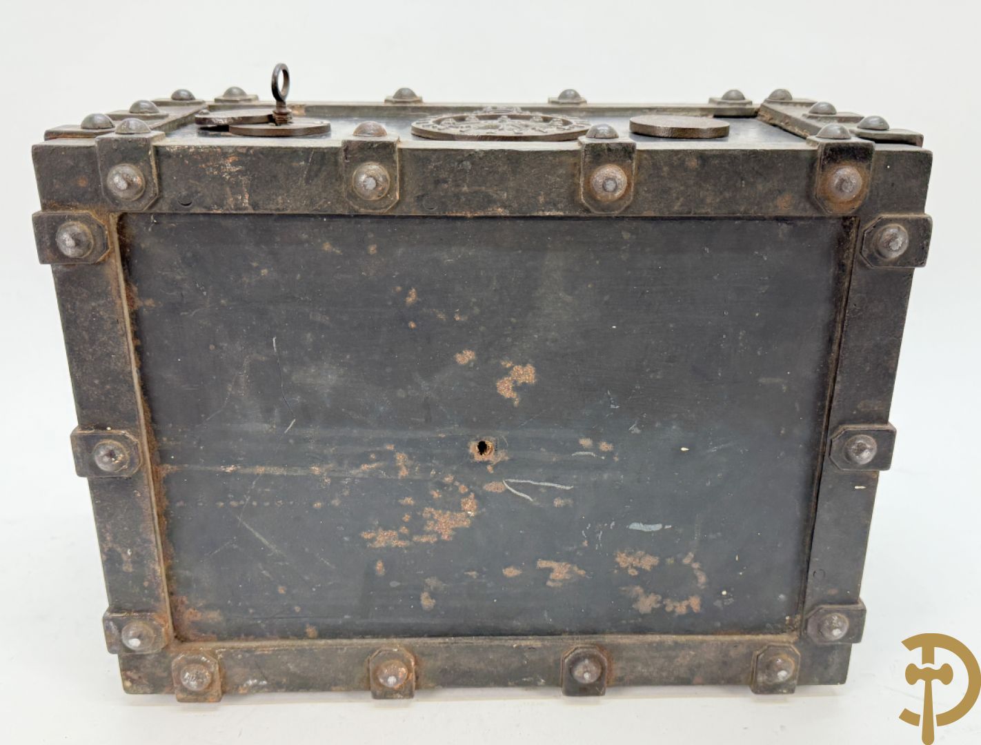 Gietijzeren brandkoffertje met 2 handvaten Incombustible Bauche à Gueux (Marnes) met sleutel