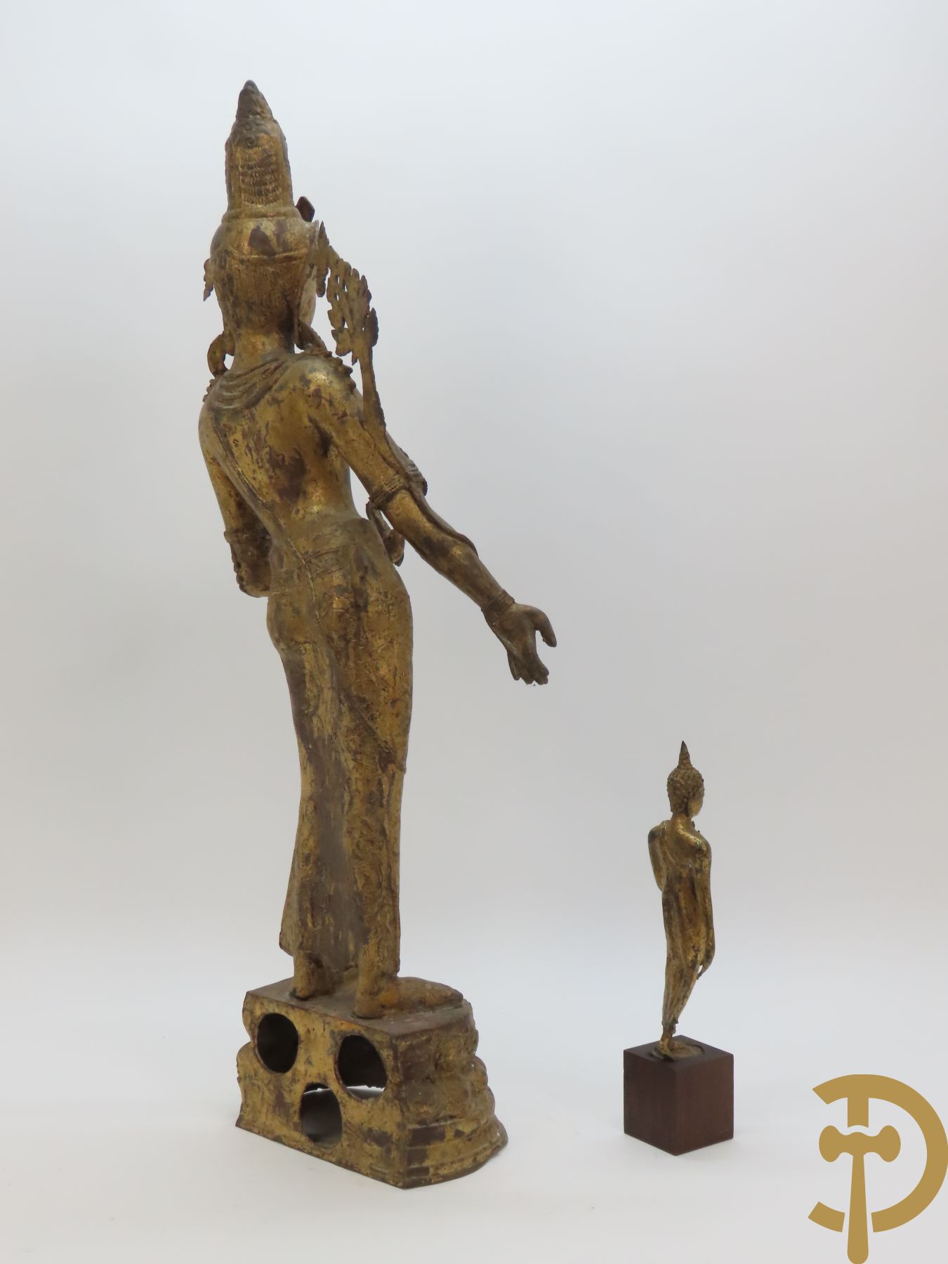 Bronzen verguld boedhistisch staand beeld + klein bronzen boedhistisch beeld