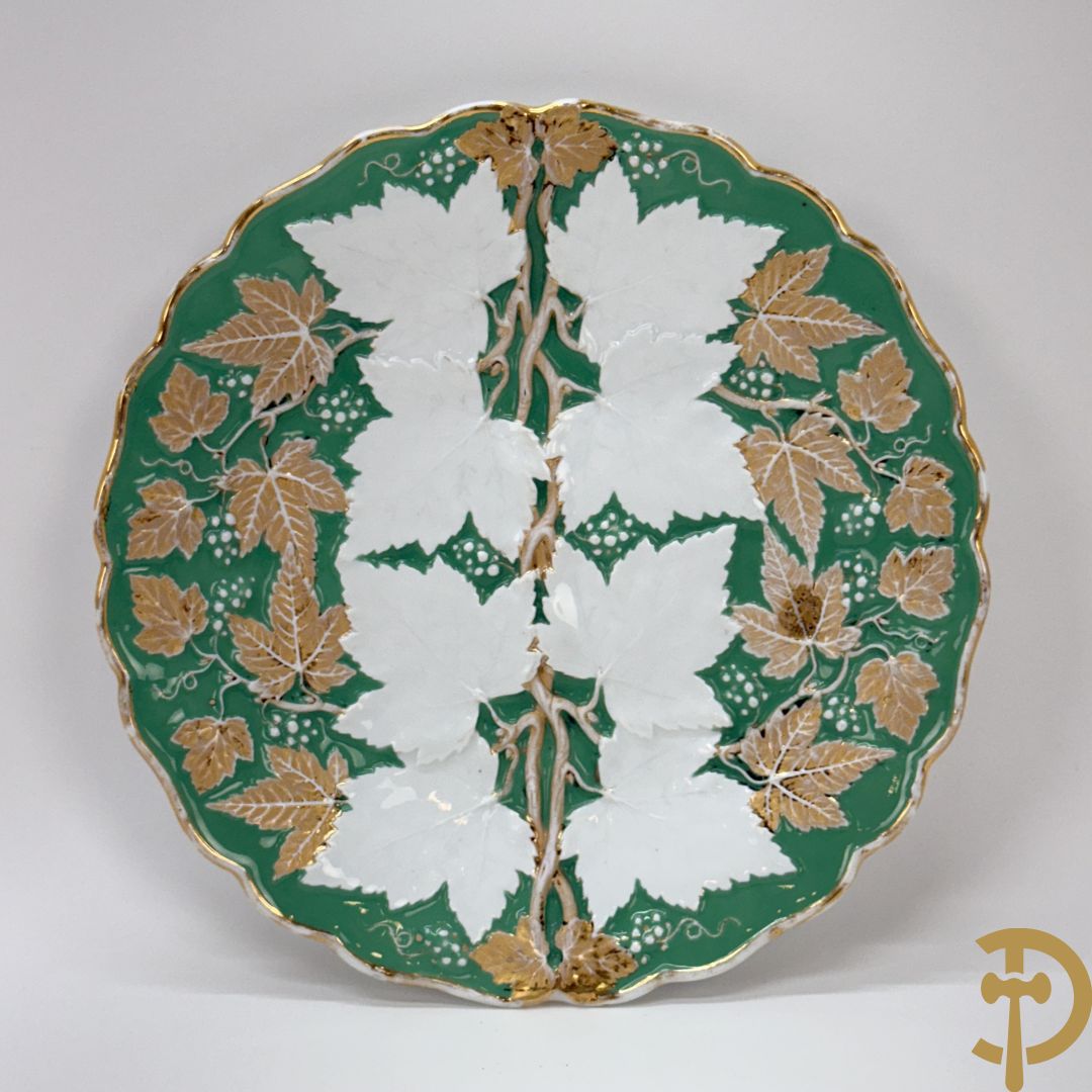 Porseleinen sierbord met bladdecor, Meissen, 19e