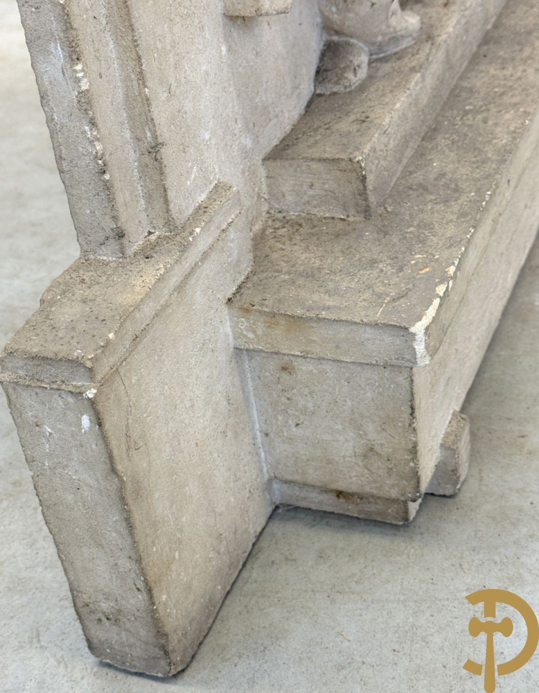 WILLAERT getekend - Gestyleerd Art Deco basrelief met Icarus en vliegenierssymbool in beton