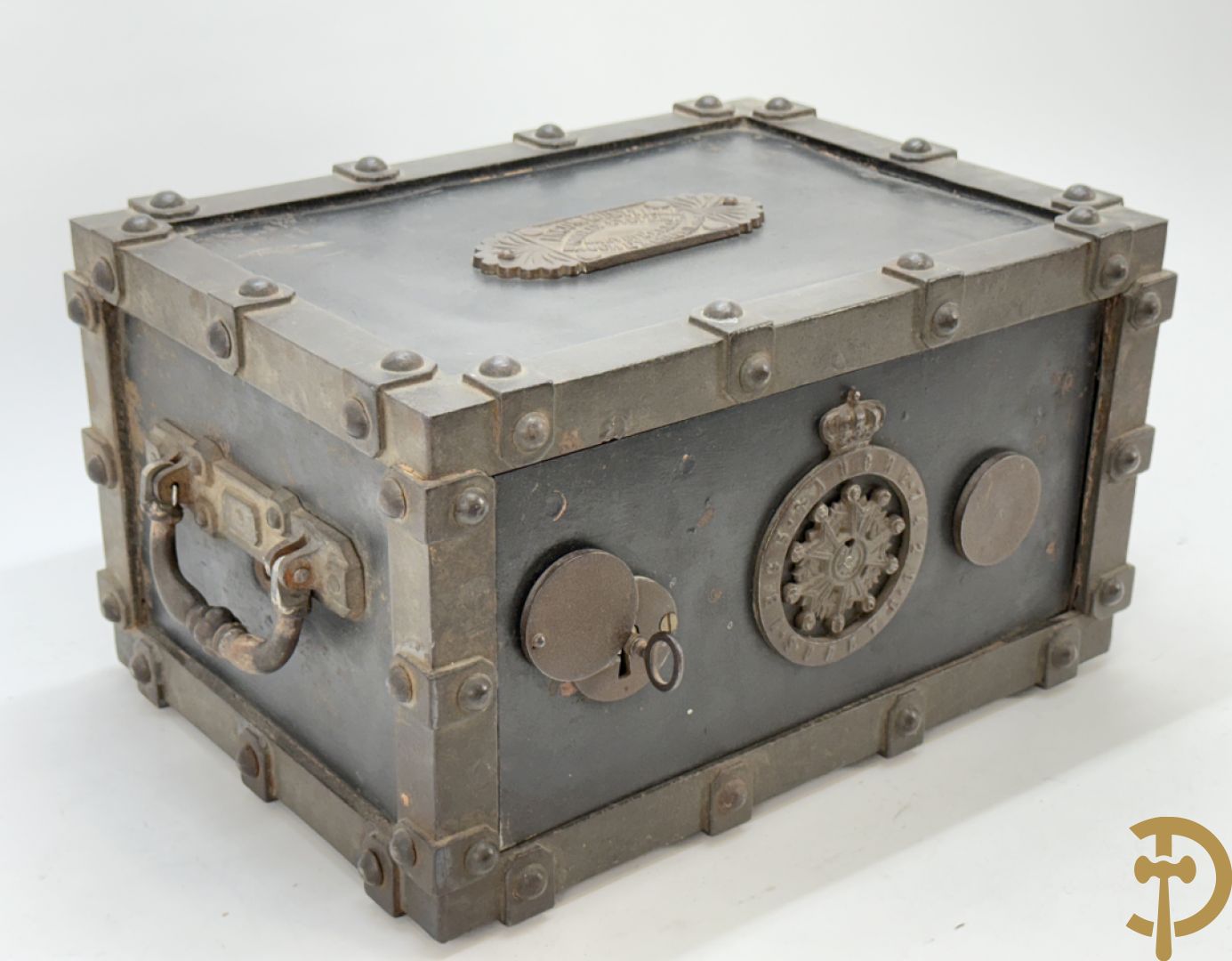 Gietijzeren brandkoffertje met 2 handvaten Incombustible Bauche à Gueux (Marnes) met sleutel