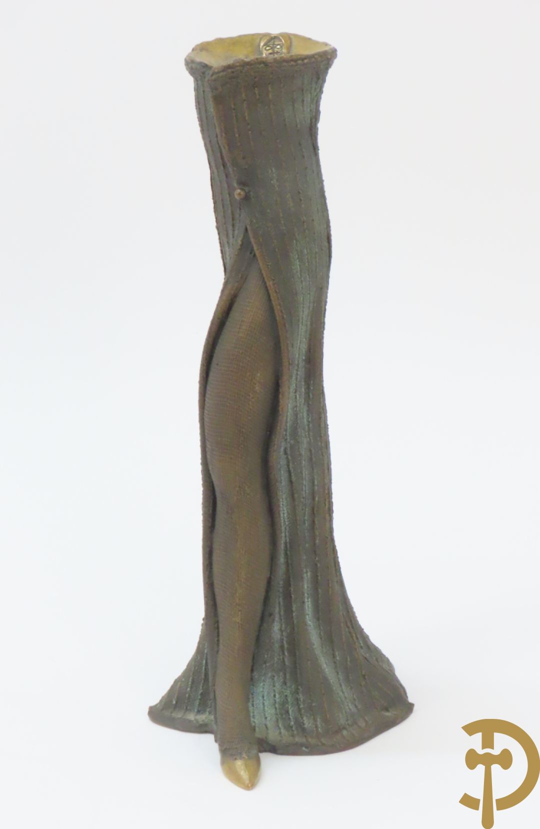 Gemonogrammeerd met symbool bovenaan 