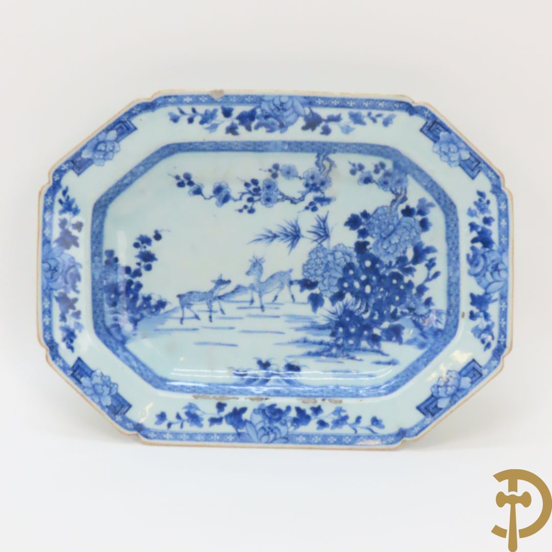Chinese porseleinen blauw/wit schotel met bloemen- en dierendecor
