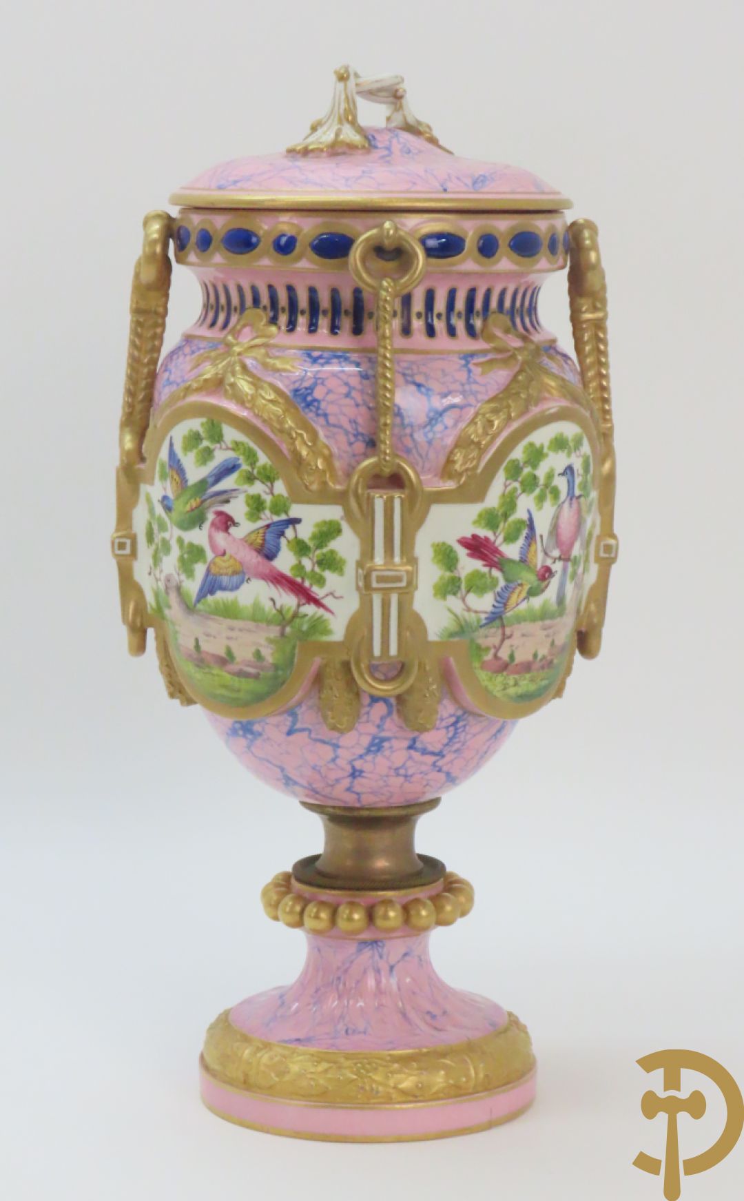 Franse porseleinen dekselpotiche bezet met decor van vogelmotieven en Louis XVI strikken, FB gemerkt