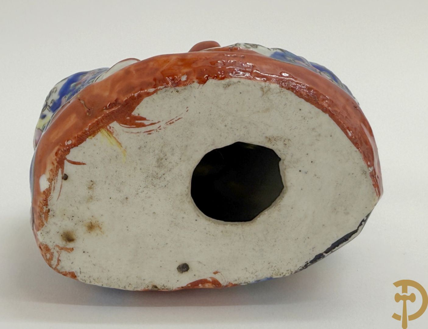 Vier Chinese porseleinen wijsgeren waarvan 1 gestempeld