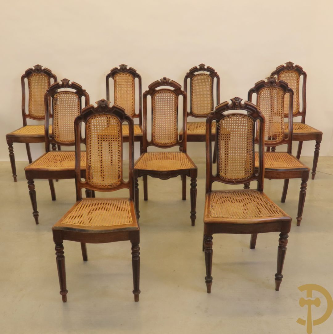 Negen Louis Philippe stoelen met gecanneerde zitting