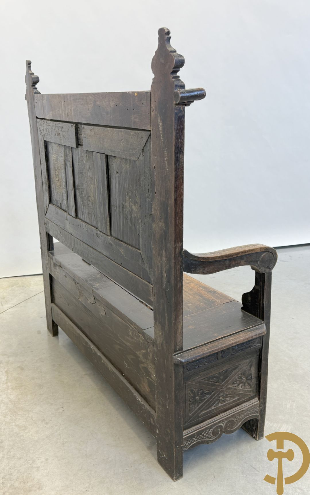 Massief eiken Engelse hall bank met gesculpteerde motieven