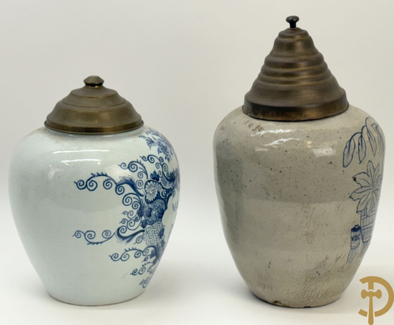 Tabakspot in Delftse faience, L.U. gemerkt onderaan + keramieken tabakspot