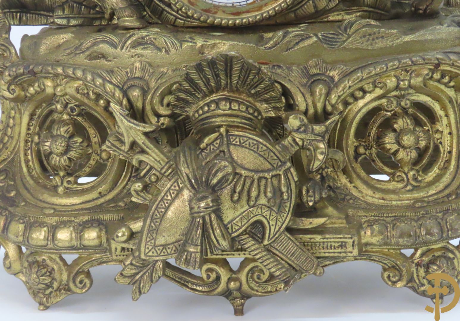 Bronzen pendule met ruiter te paard en panter