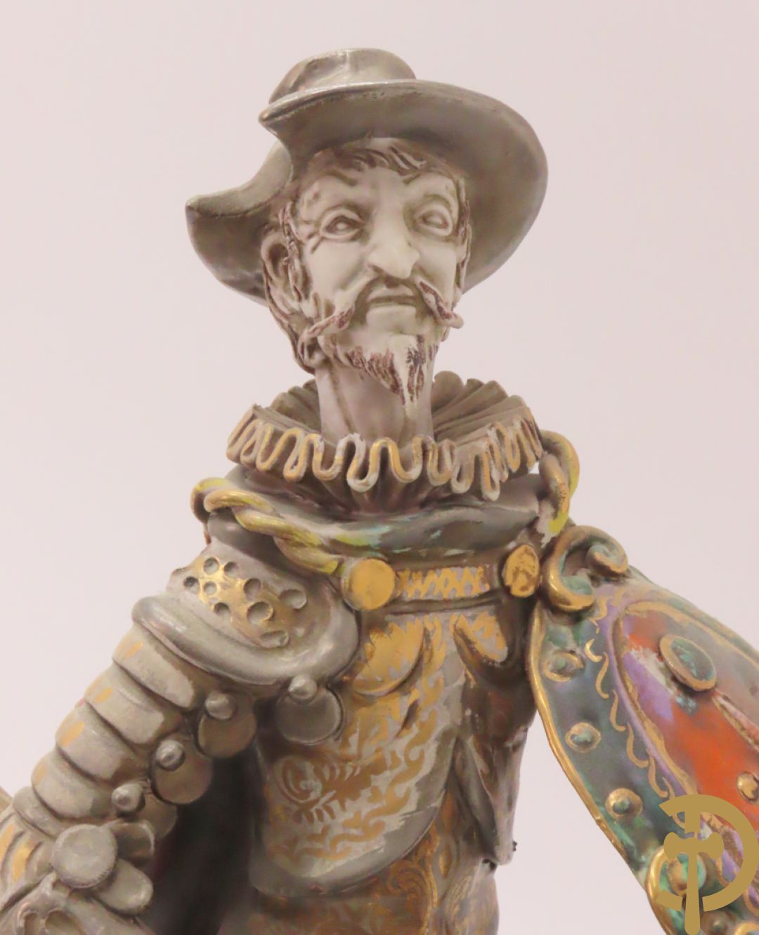 Beeld van Don Quichotte iop zijn paard n Italiaanse meerkleurige faience, Marioni P. gemerkt onderaan