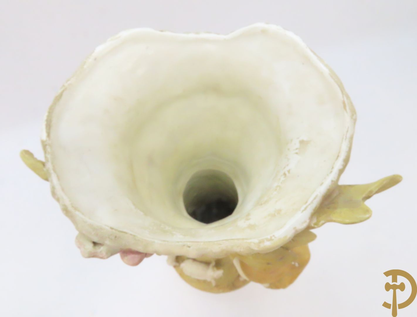 Paar Royal Dux vazen met herderpaar, gemerkt onderaan