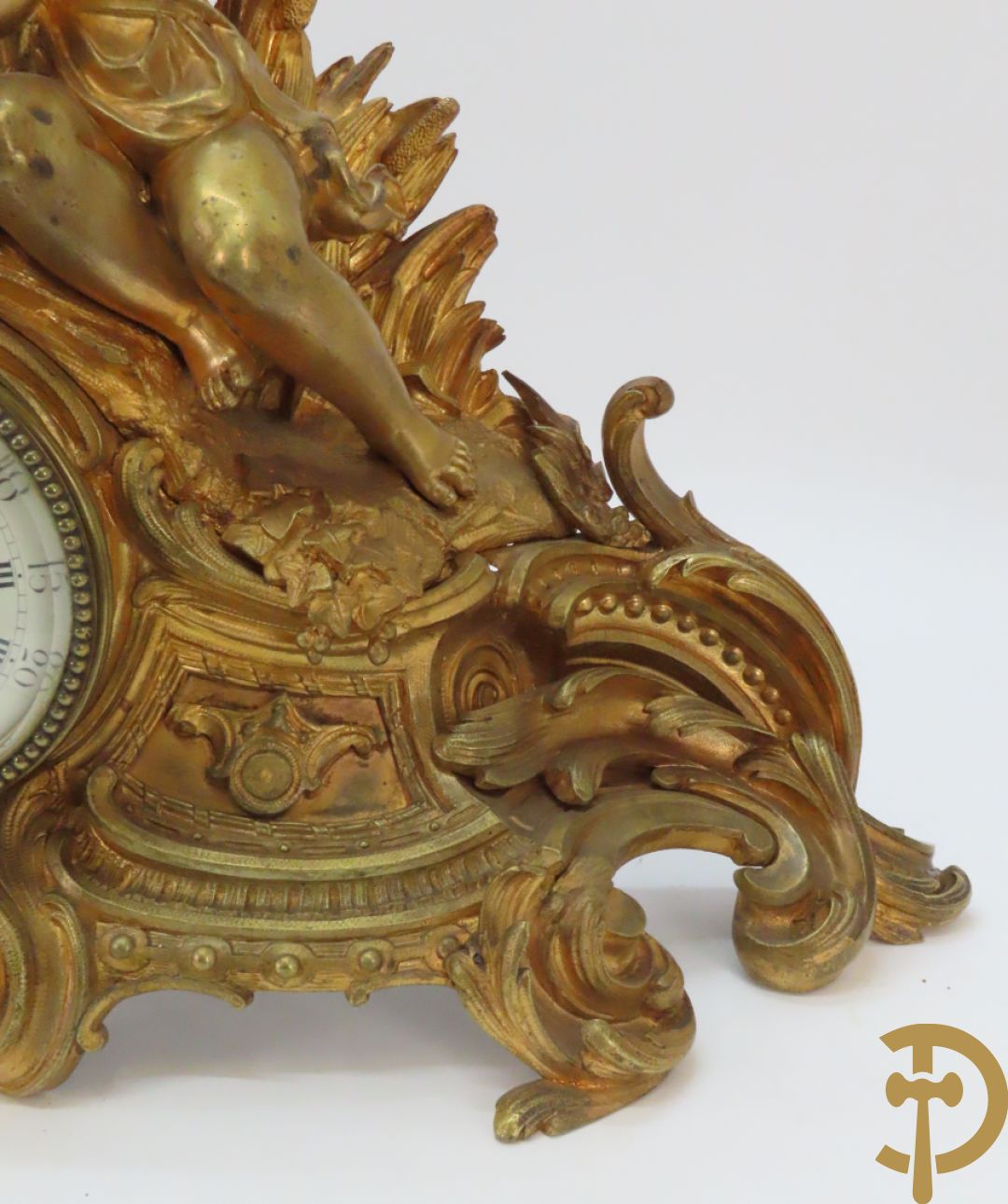 Bronzen schouwklok bezet met 2 cupido