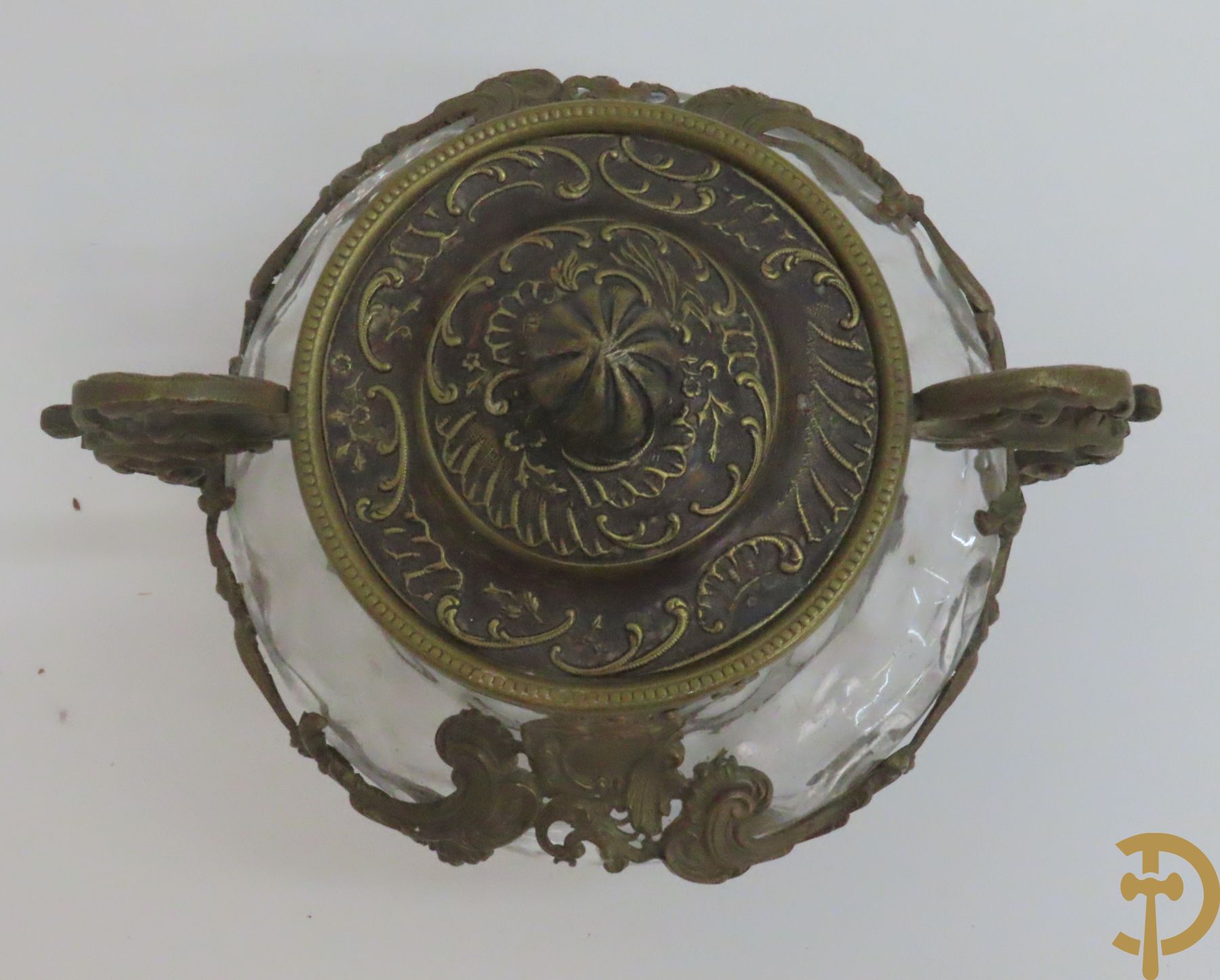 Twee decanteurs + olie- en azijnstel + 2 schenkkannen + twee-orig dekselpotje