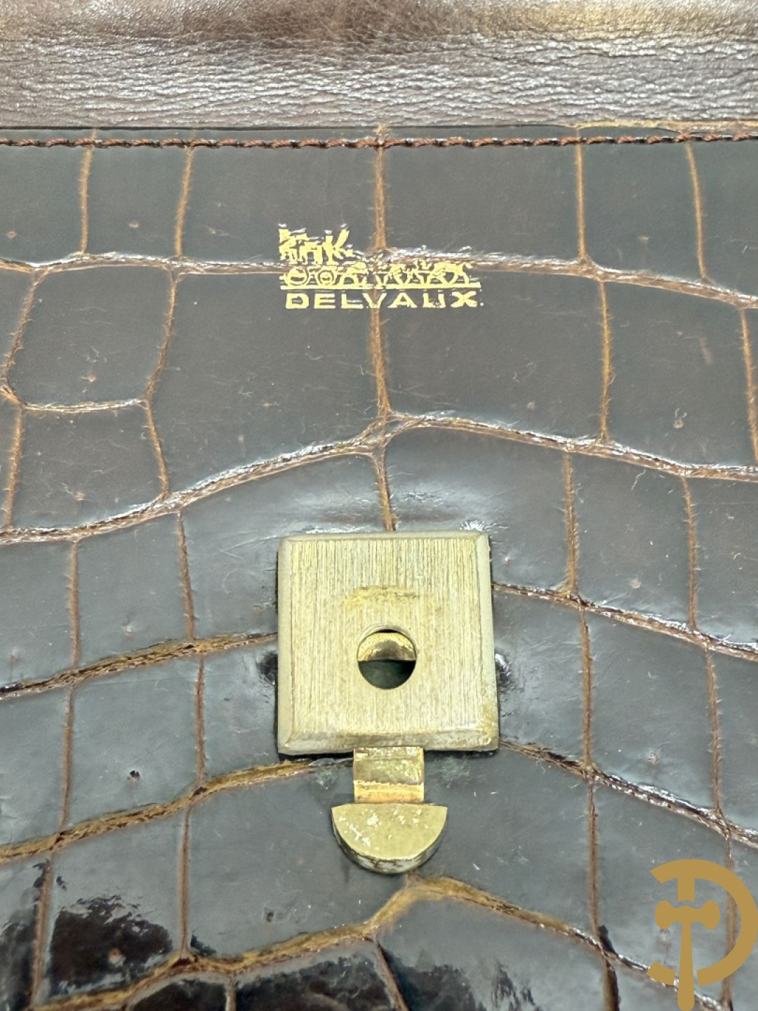 Vintage Delvaux handtas in kroko in bijhorende zak