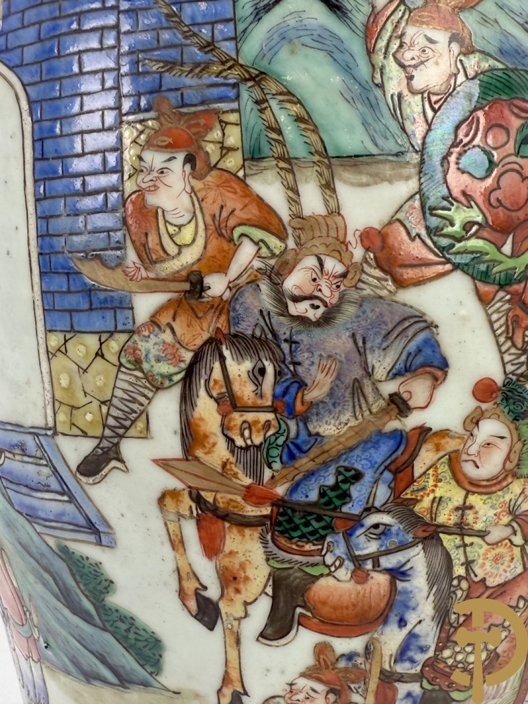 Chinese porseleinen vaas met geanimeerd krijgerdecor en vogeltaferelen