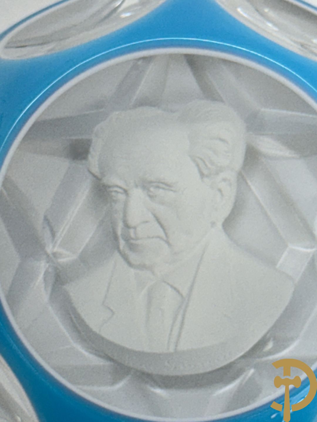 Twee presse papiers van Cristallerie d