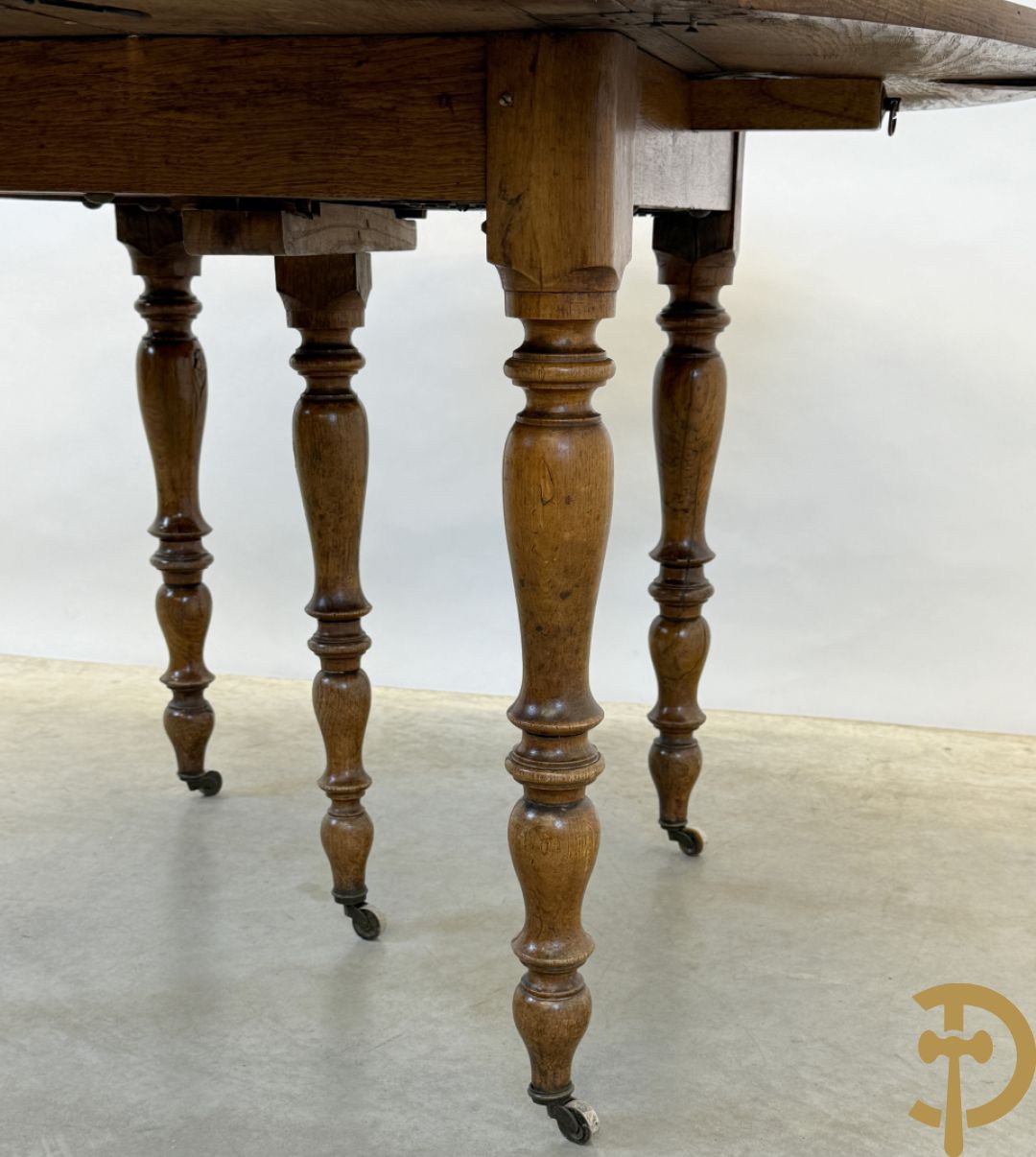 Eiken uittrekbare coulissetafel op 6 uittrekbare poten