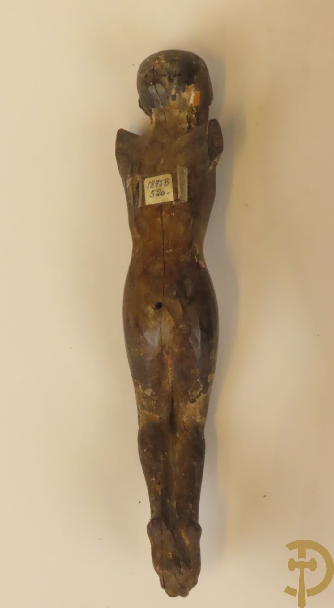 Vier houtgesculpteerde corpussen