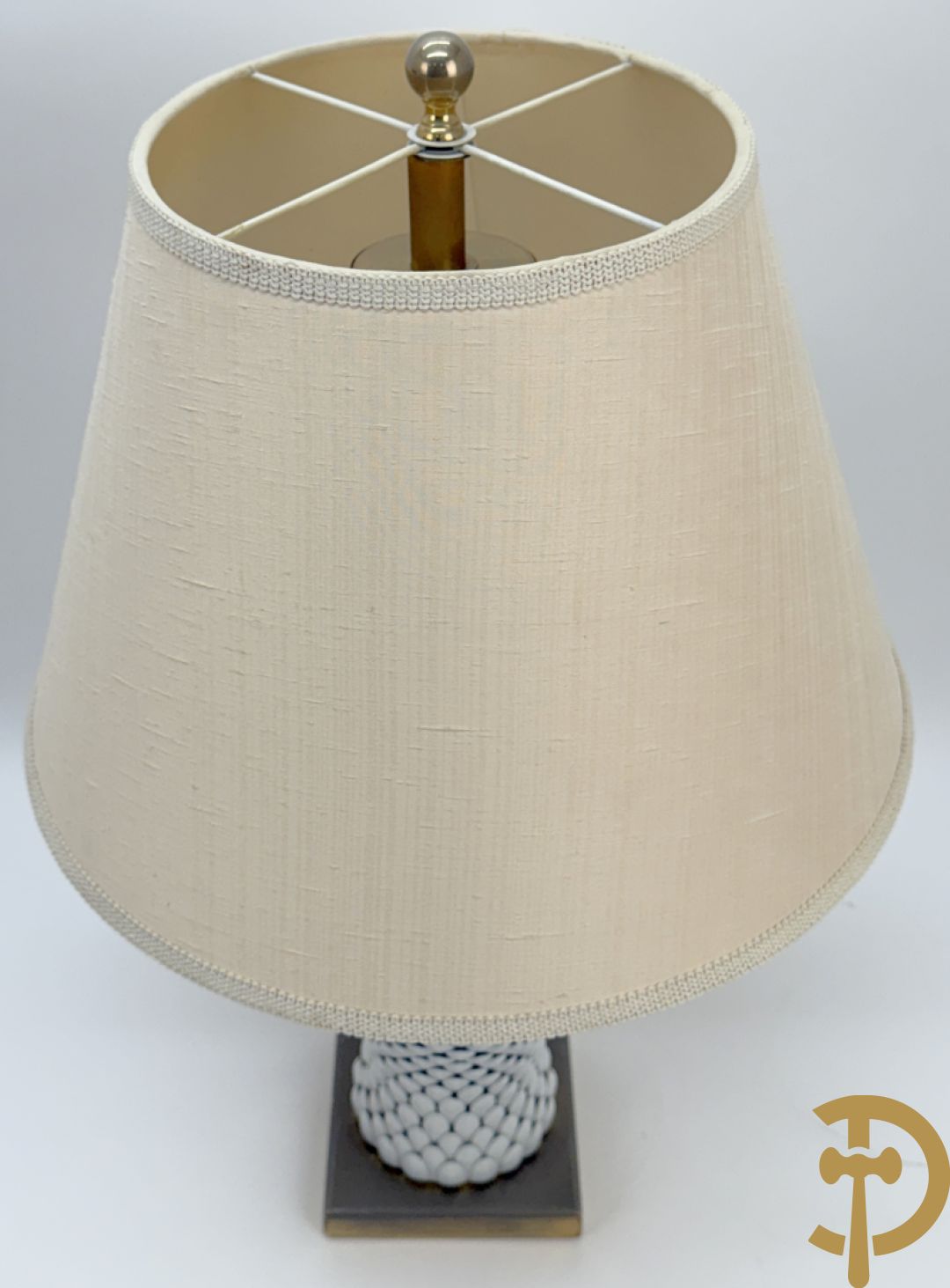 Vintage lamp met witte artisjok motief + vintage lamp met witte bol op chromé voet