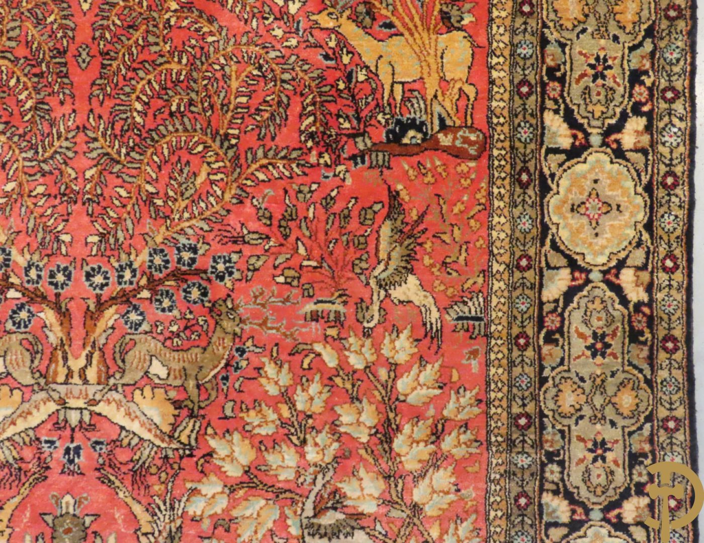 Oosters handgeknoopt tapijt zijde op katoen met dierenmotieven en levensboom