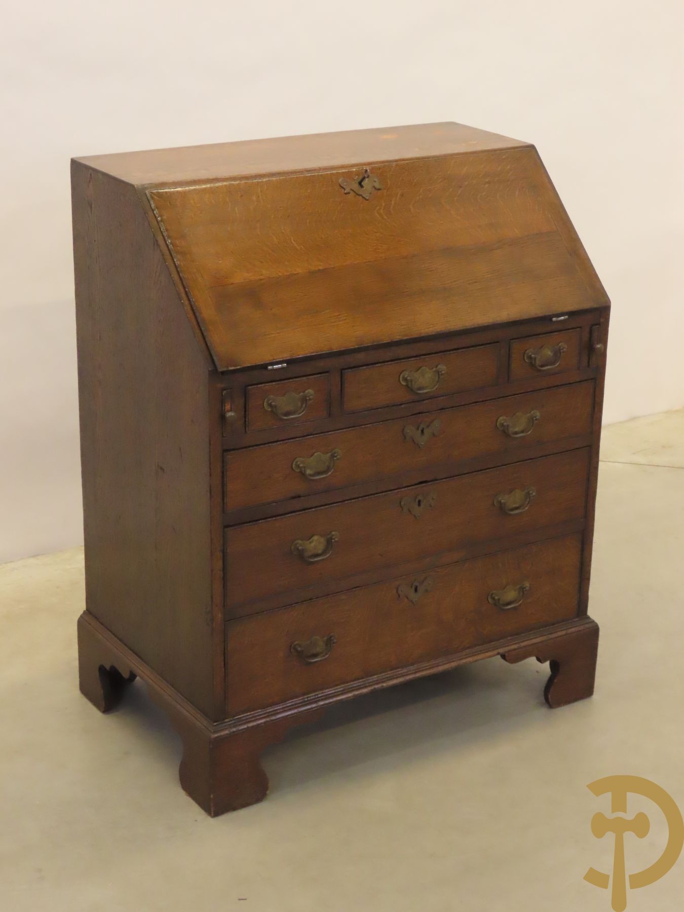 Massief eiken Engelse klapsecretaire met mooi interieur, schrijfblad en 6 lades