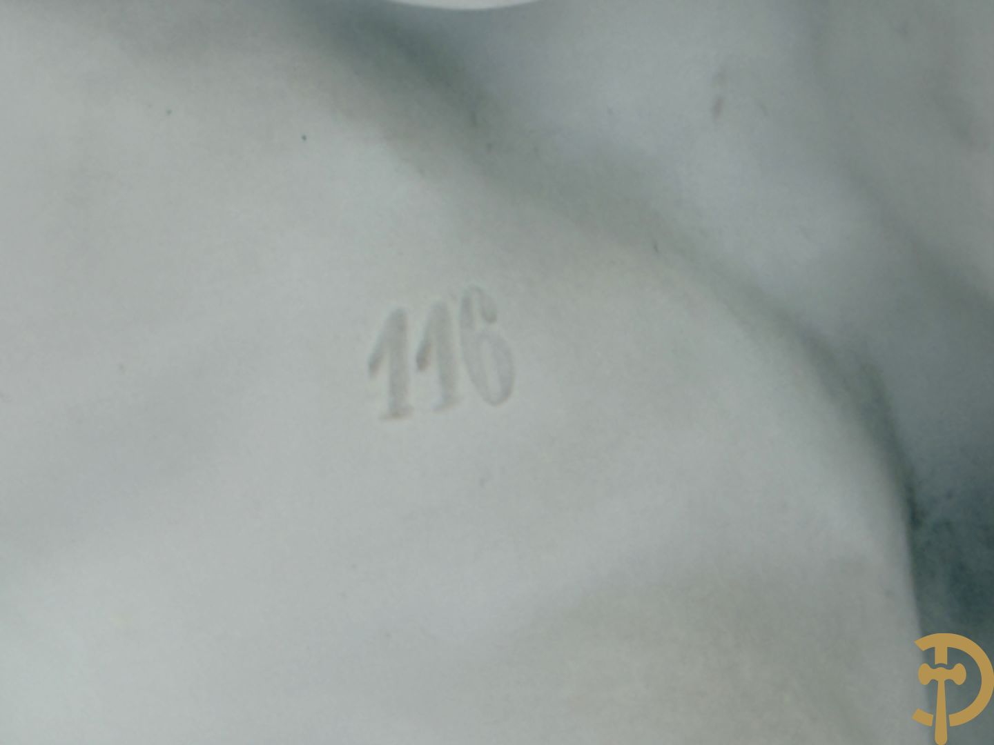 Boizet getekend, witte biscuit van Madonna met kind steunende op slang, gemerkt Sèvres, op vergulde sokkel