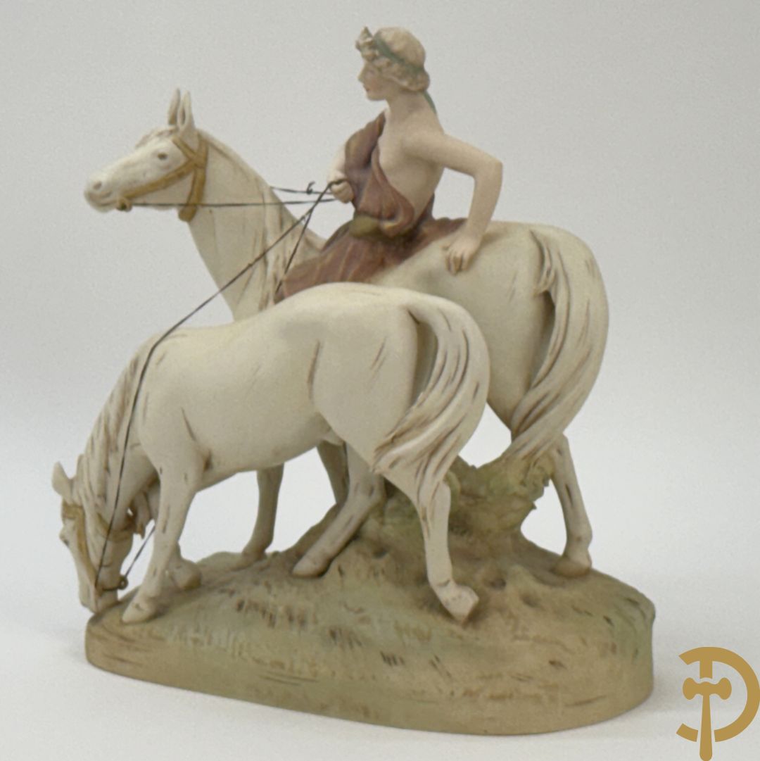 Paardenmenner in Royal Dux, onderaan gemerkt nr. 2072