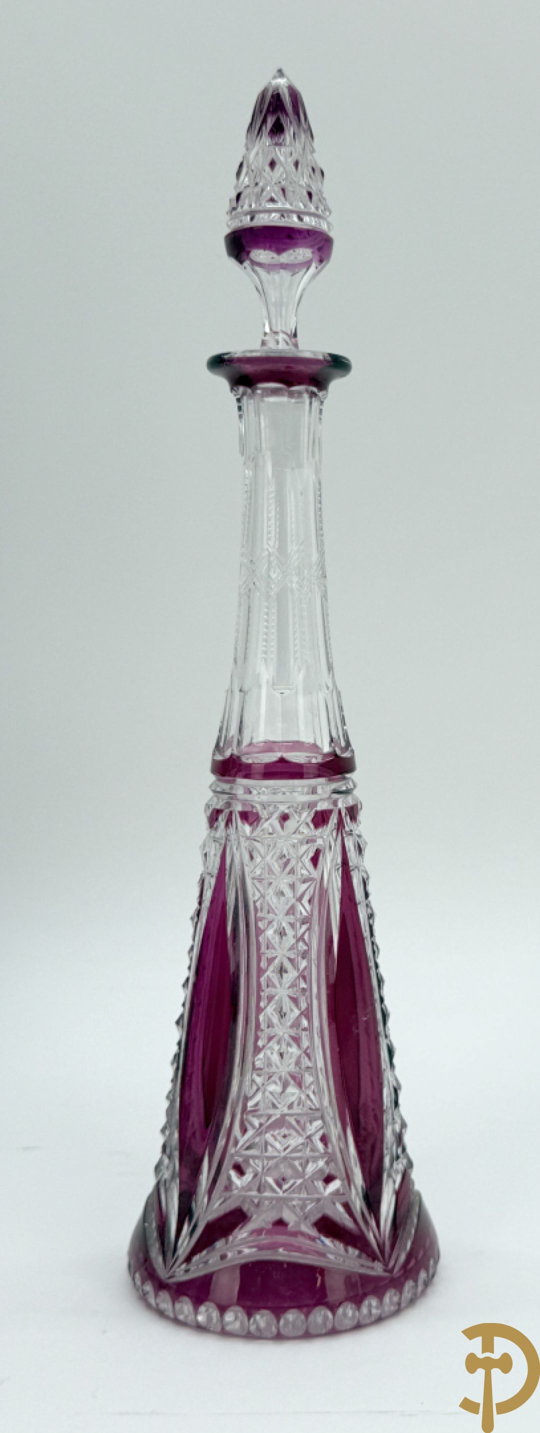 Paarse en rood gekleurde kristallen karaf Val-Saint-Lambert + 2 Boheemse karaffen + verzilverde decanteur met Louis XV motieven