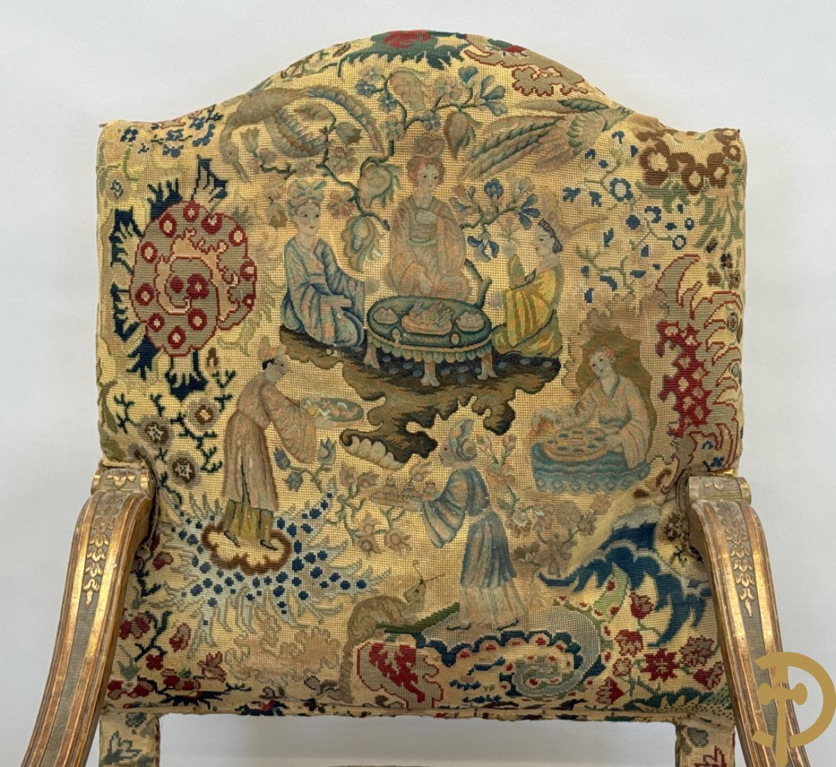 Vier vergulde Louis XIV kasteelarmzetels met geanimeerde scènes in petit points, 19e