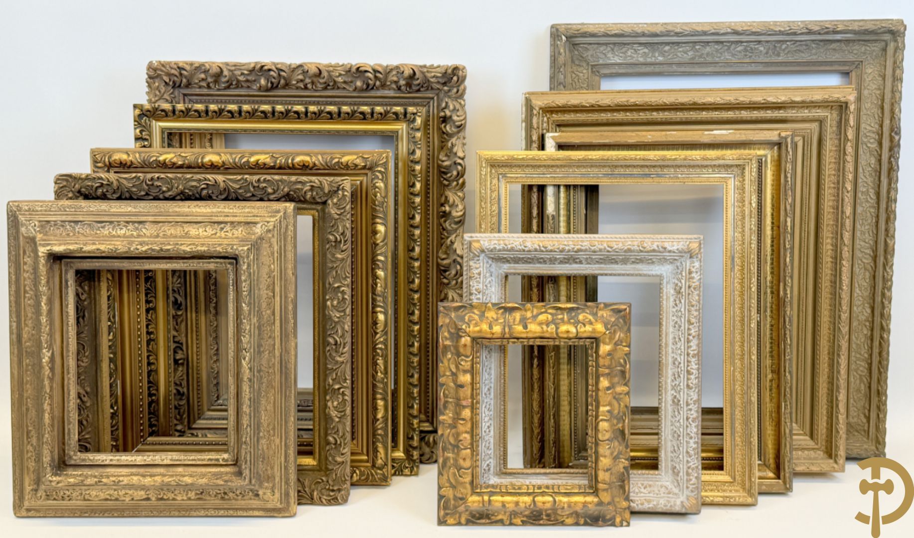 Oude vergulde lijsten Louis XVI stijl, deels met moulures