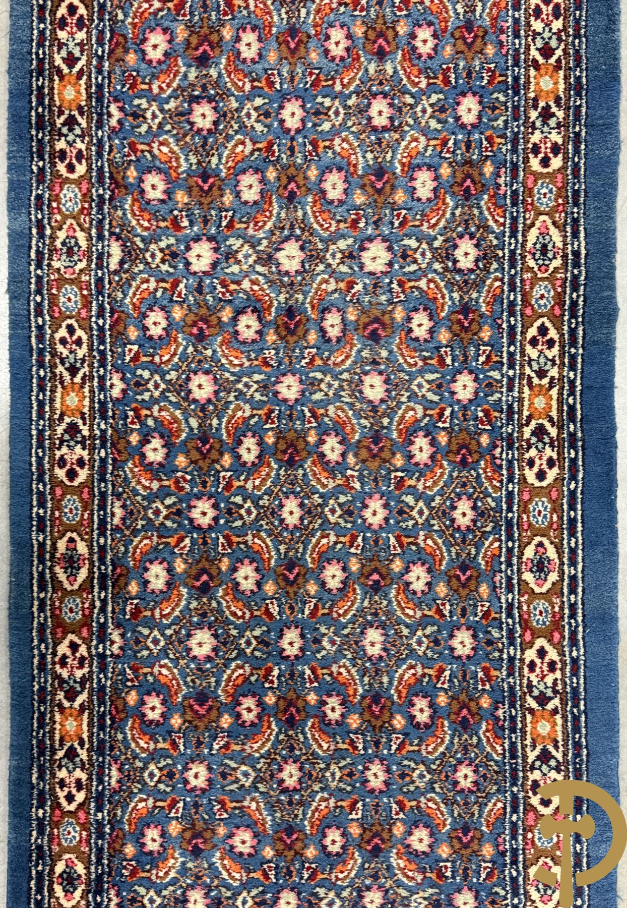 Twee oosterse handgeknoopte lopers