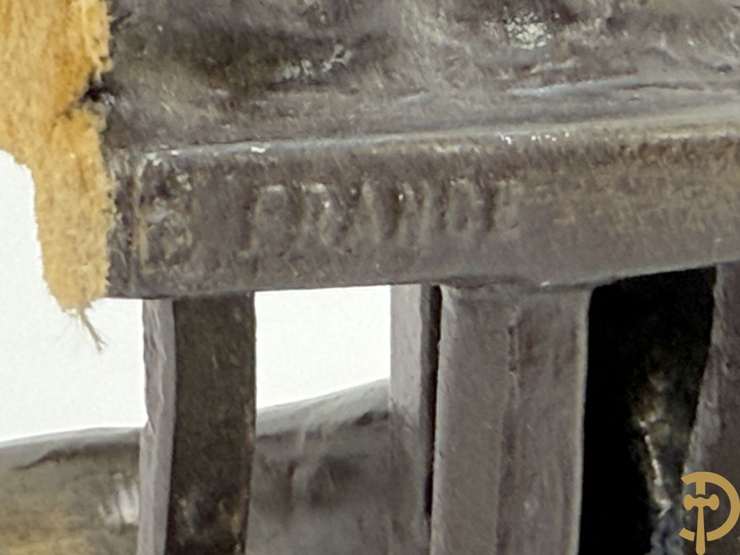 Paar boekensteunen met Napoleon zittend op stoel in zamak