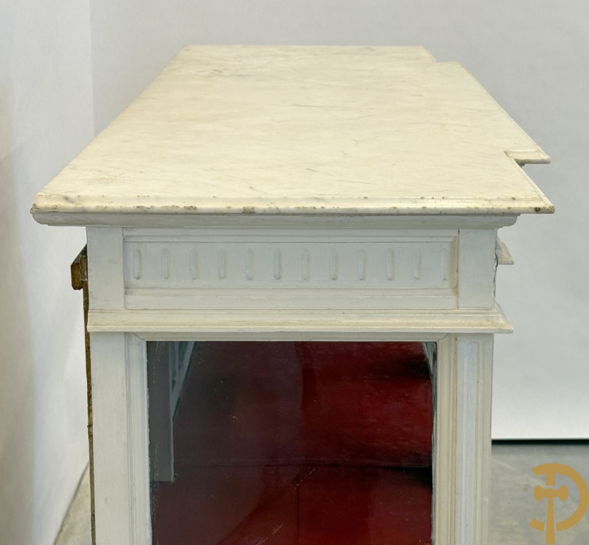 Louis XVI vitrine als toonbank met 2 deuren en 2 zijkanten - met wit marmeren blad