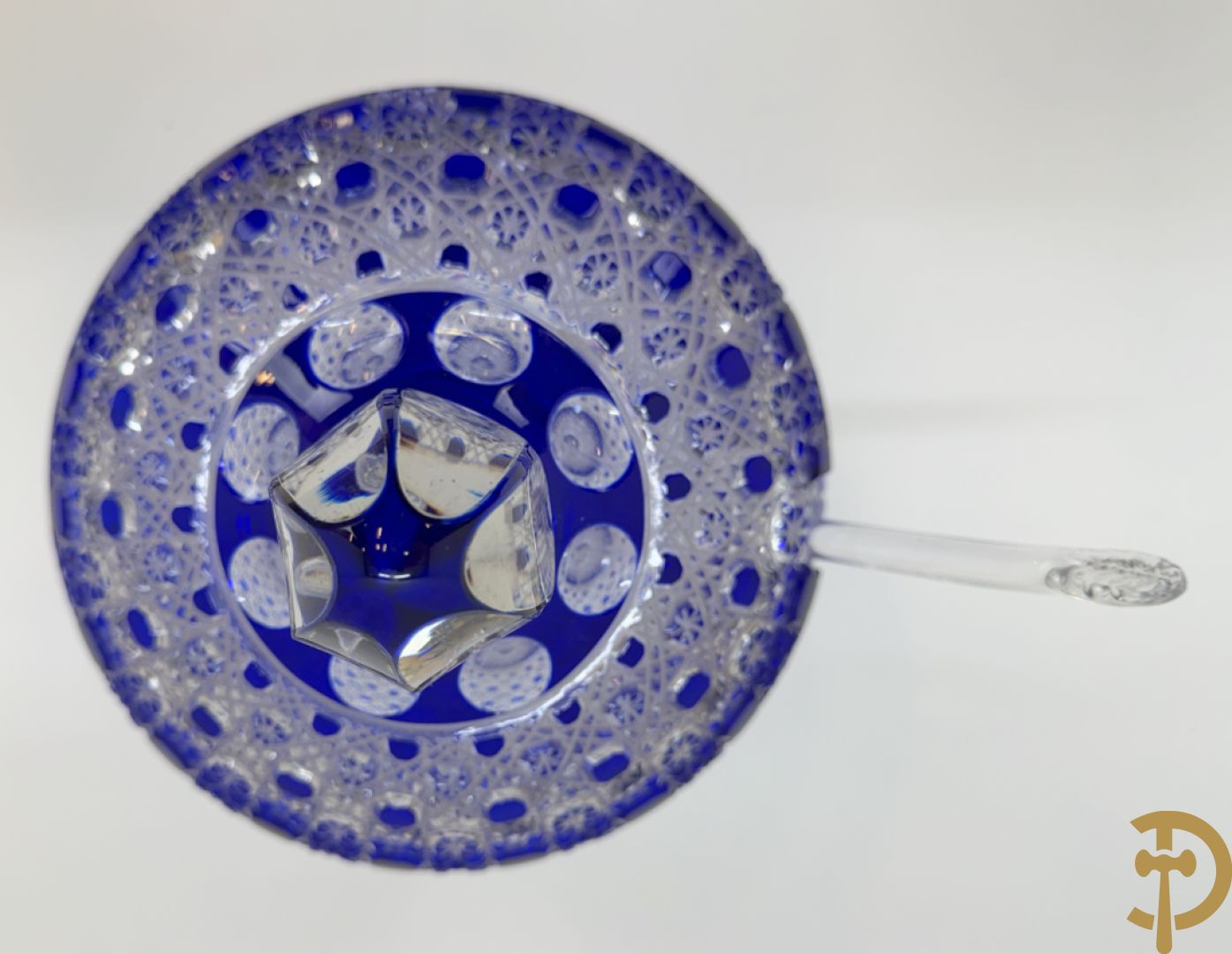 Blauwe handgeslepen en gefacetteerde kristallen punck bowl