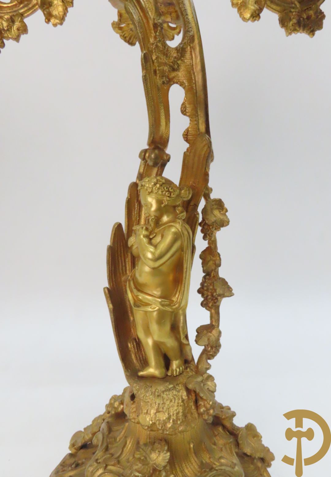 Bronzen schouwklok bezet met 2 cupido