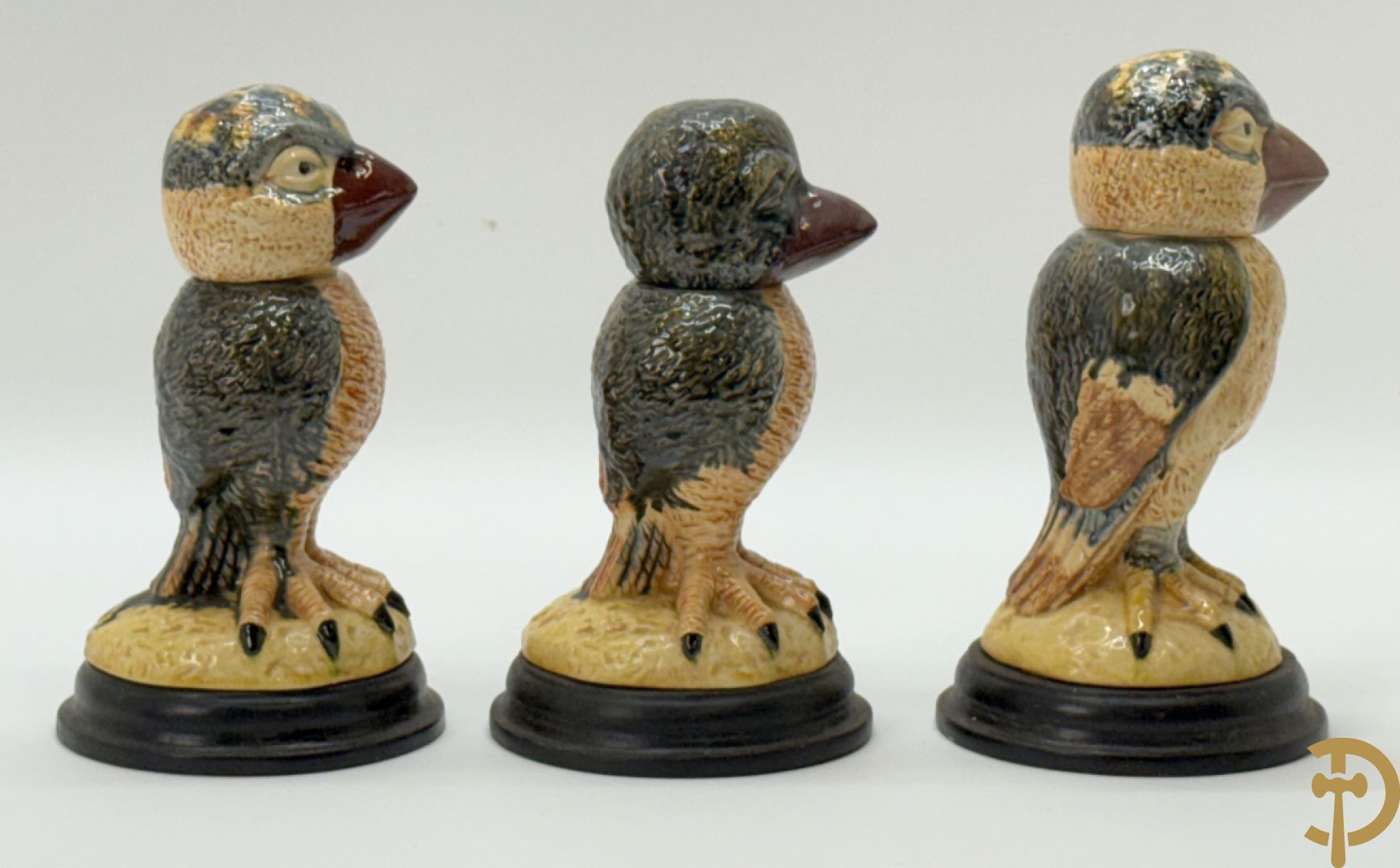 Vijf gekleurde keramieken vogels met afneembare kop, naar Martin Brothers