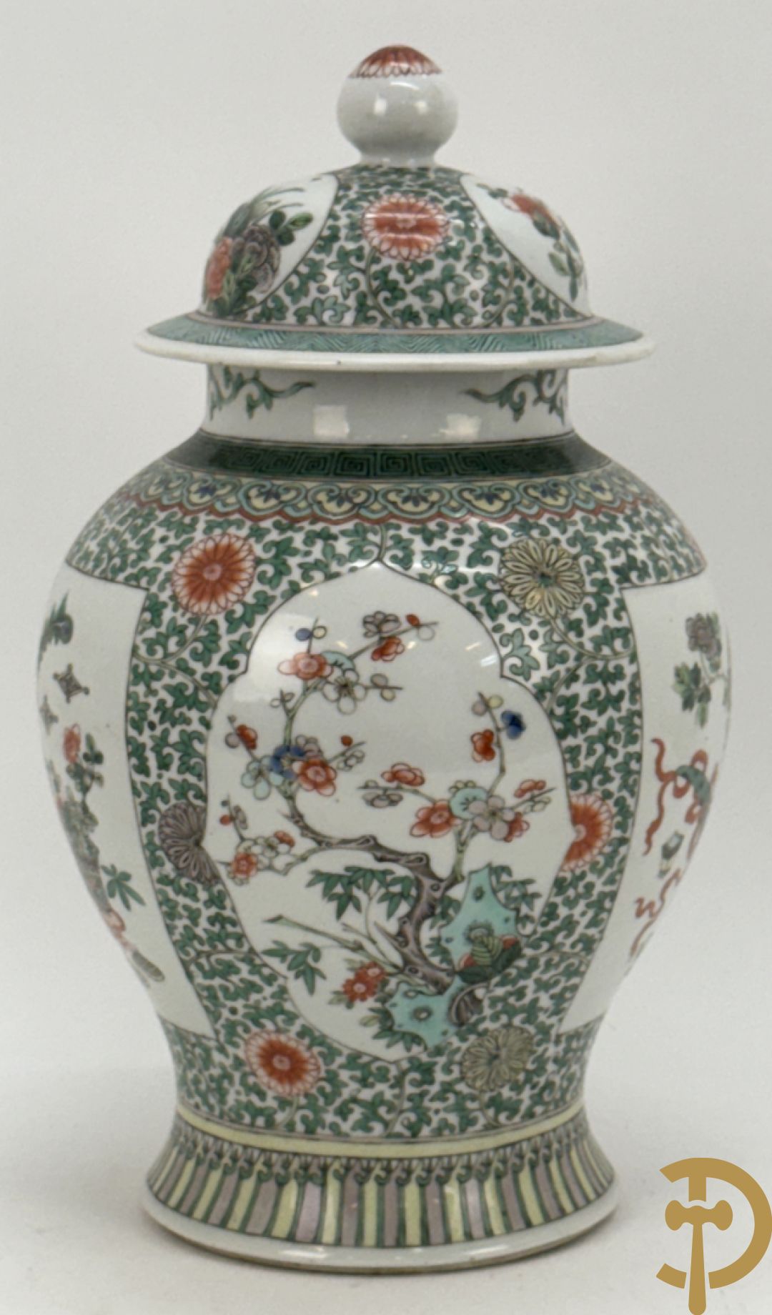 Chinese porseleinen dekselpotiche met bloemendecor