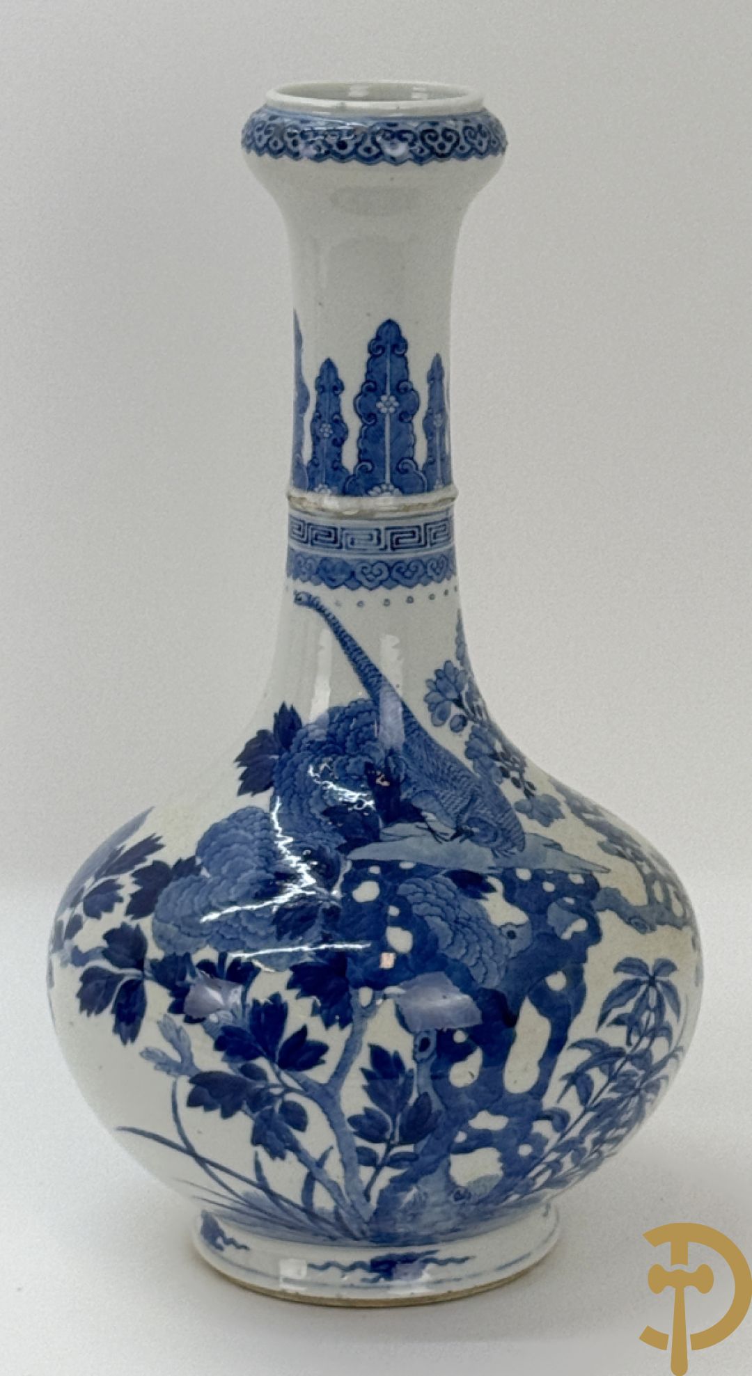 Chinese blauw/witte porseleinen kalebasvormige vaas met bloemen- en vogeldecor, onderaan gemerkt