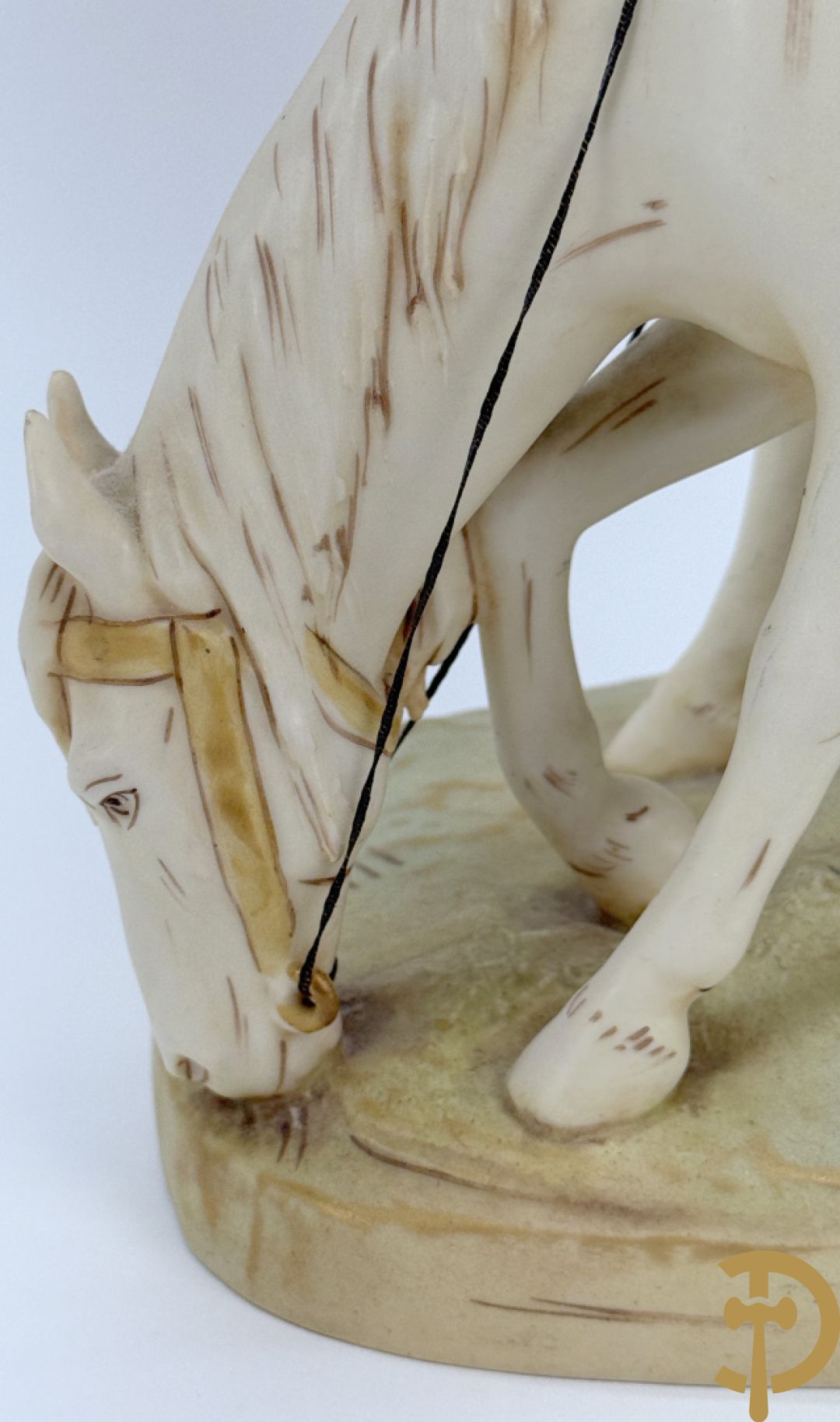 Paardenmenner in Royal Dux, onderaan gemerkt nr. 2072