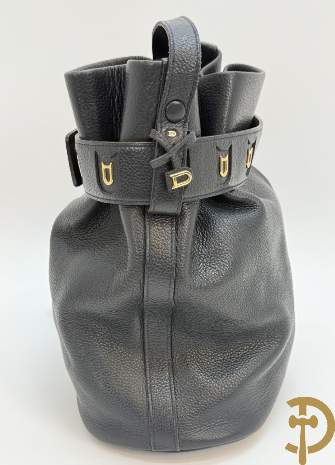 Blauw gekorreld lederen schoudertas model Le Calicot en openklapbare geldbeugel, Delvaux,