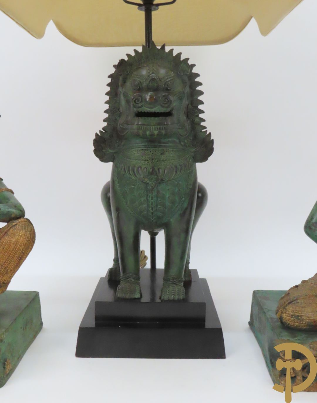 Bronzen Thibetaanse fo-hond als lampadaire + 2 bronzen musicerende boedhistische figuren