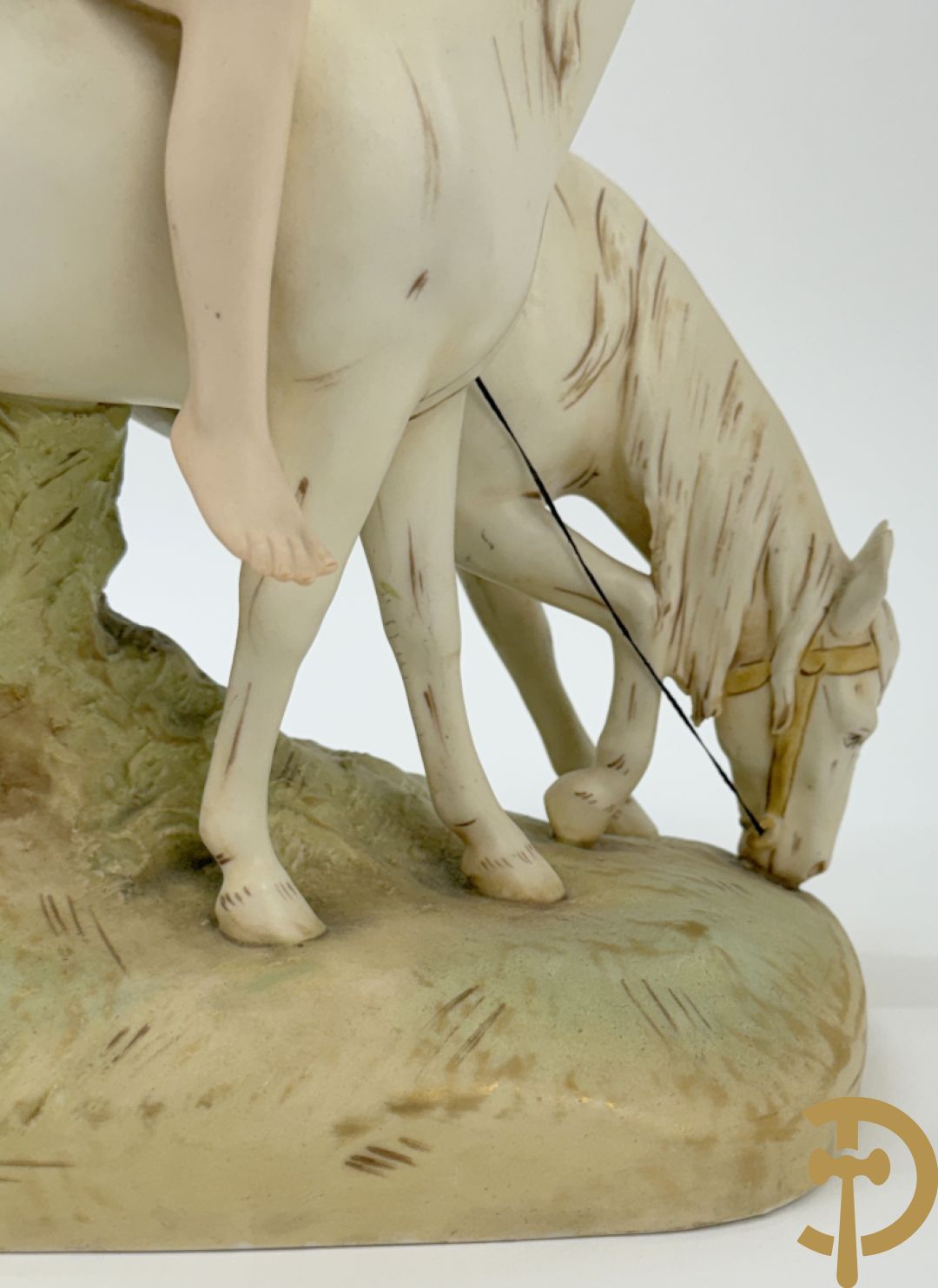 Paardenmenner in Royal Dux, onderaan gemerkt nr. 2072