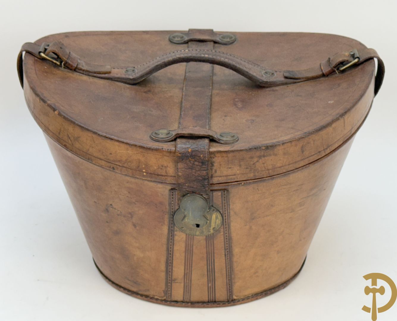 Engelse lederen hoedendoos + rond lederen doosje met lederen etui met verrekijker