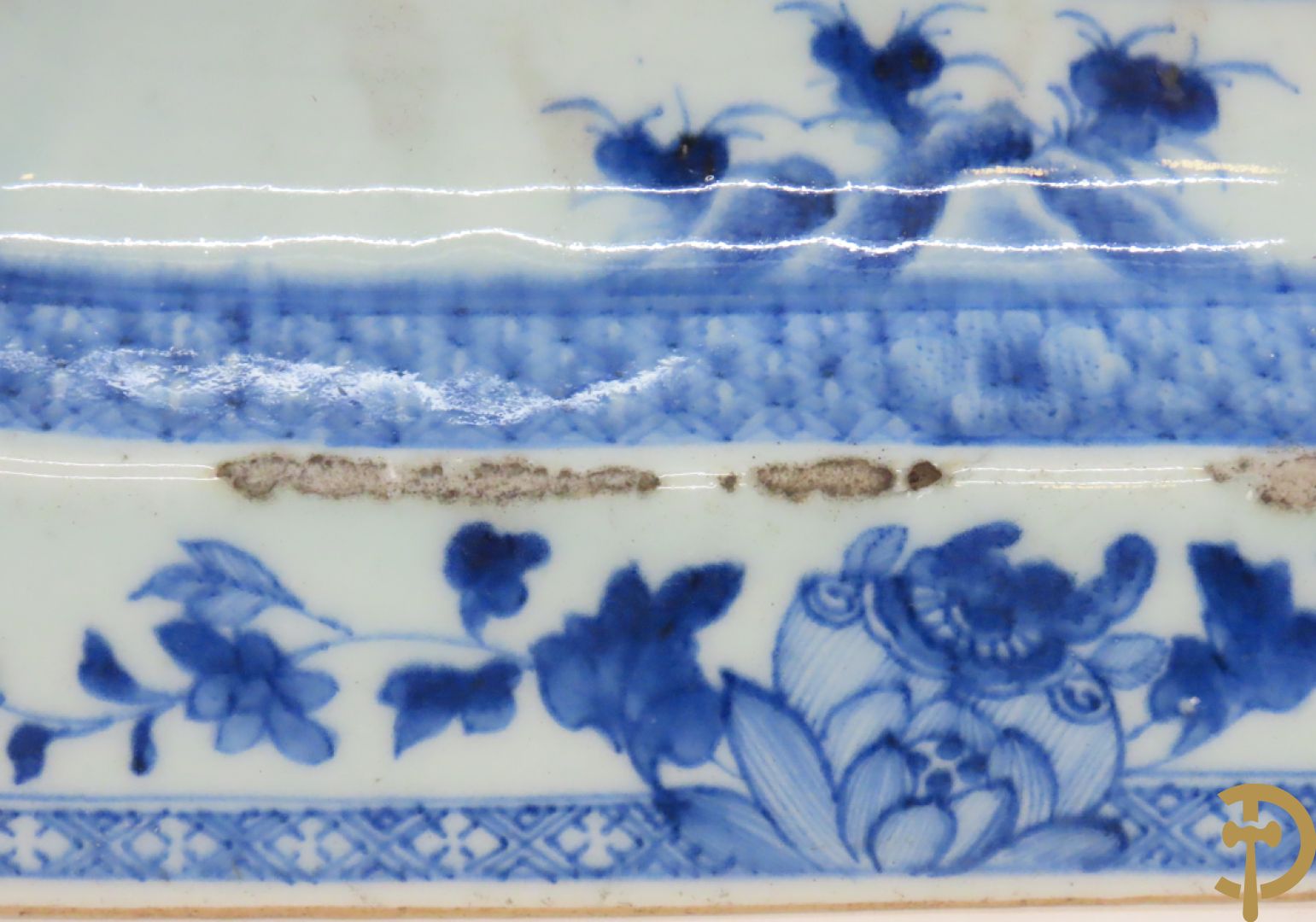 Chinese porseleinen blauw/wit schotel met bloemen- en dierendecor