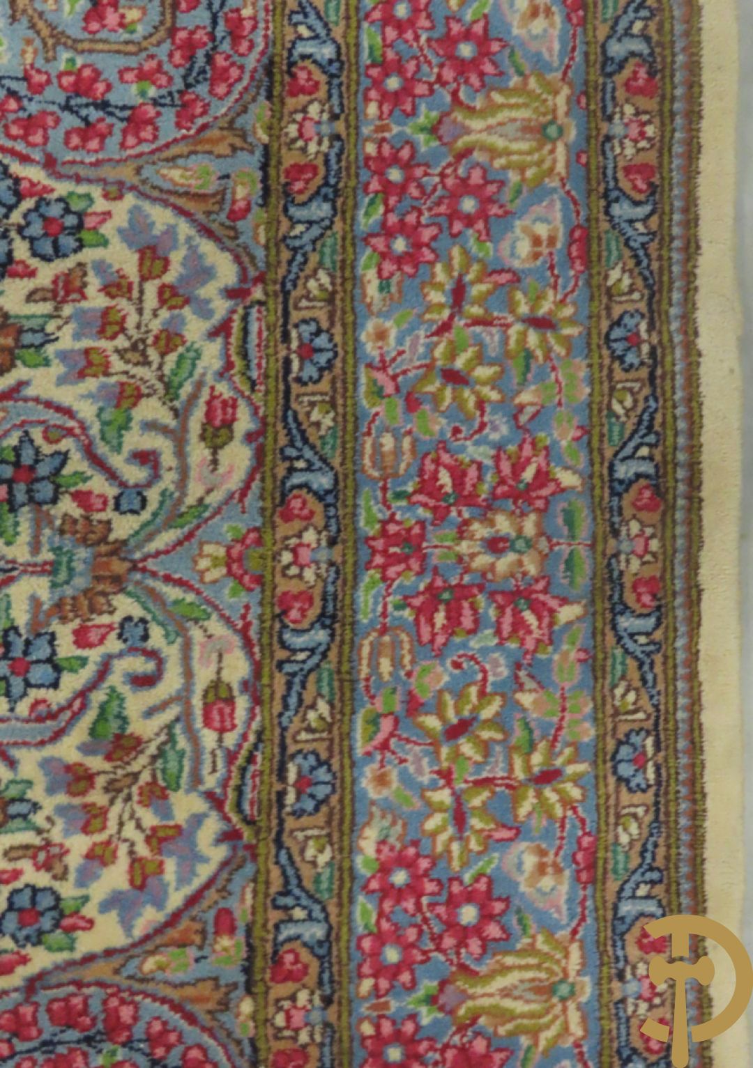 Iranees handgeknoopt tapijt Kirman Lavar met centraal medaillon omgeven door florale motieven