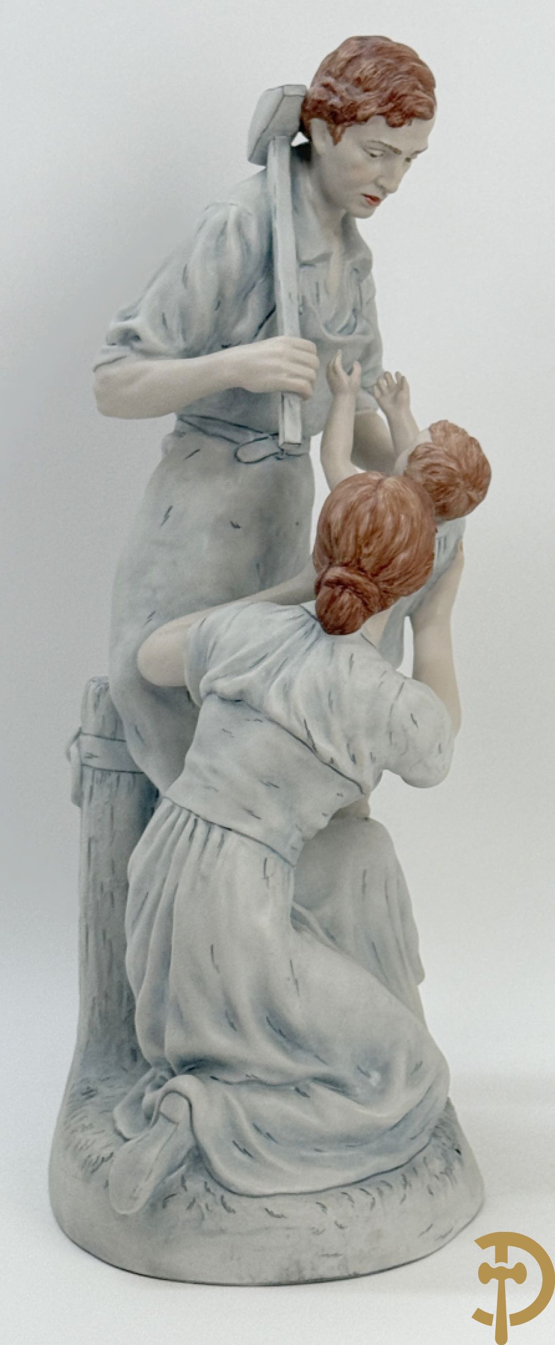 Royal Dux beeld van smid met vrouw en kind, nummer 11559