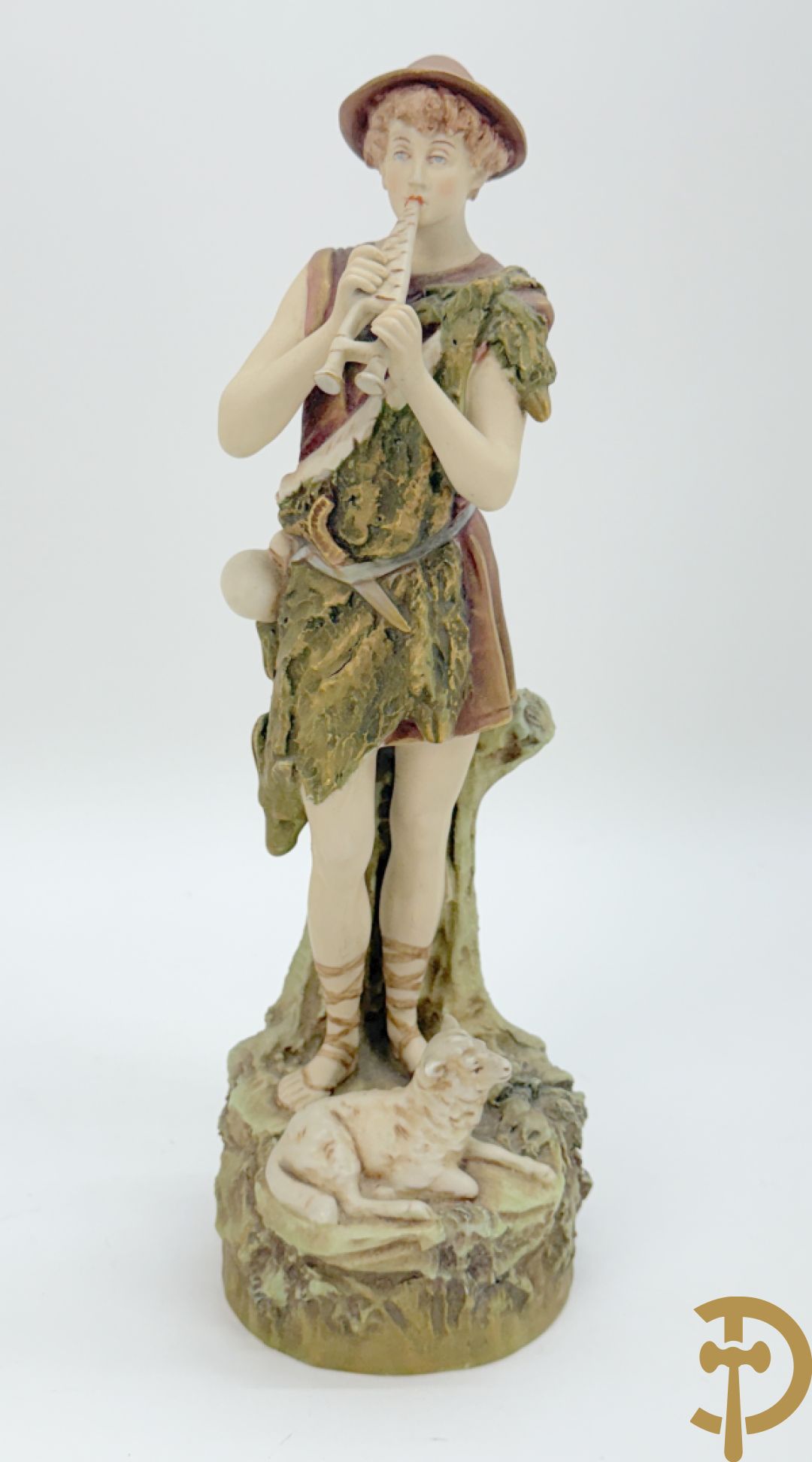 Herderspaar met ram in Royal Dux, onderaan gemerkt 351 en 352