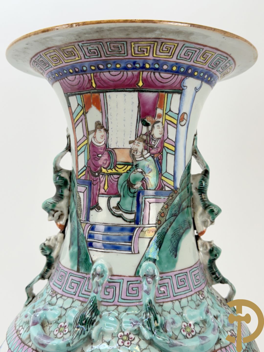 Chinese porseleinen vaas met dubbel decor van geanimeerd interieurzicht en mannen op paarden