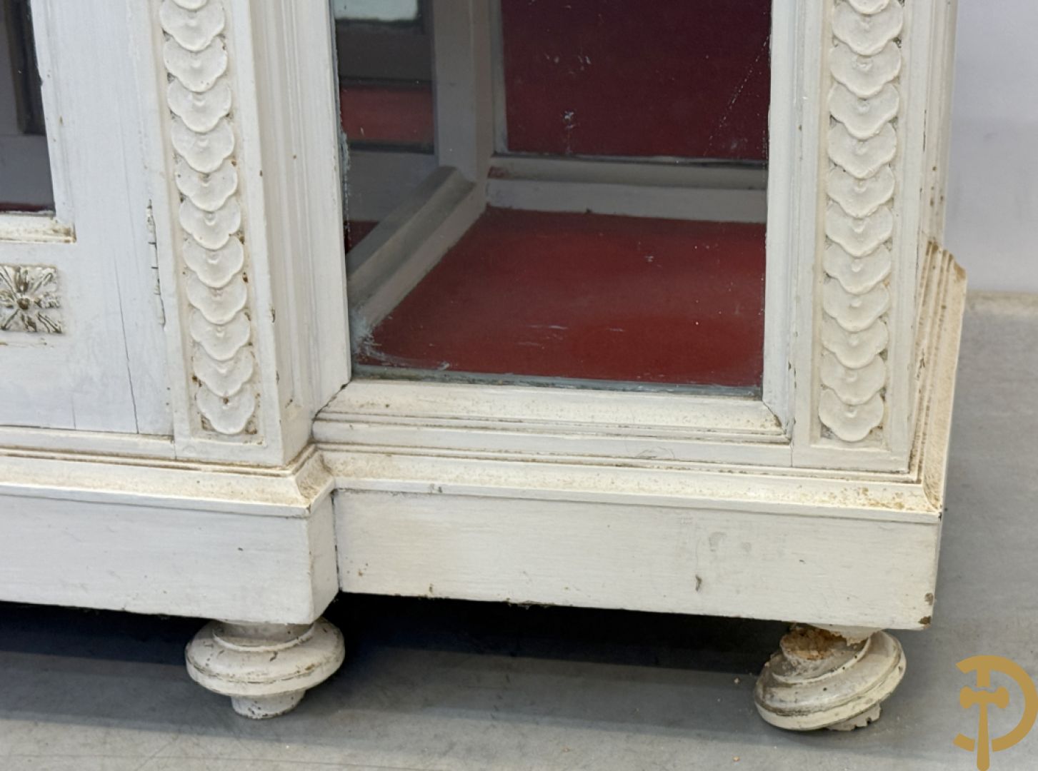 Louis XVI vitrine als toonbank met 2 deuren en 2 zijkanten - met wit marmeren blad